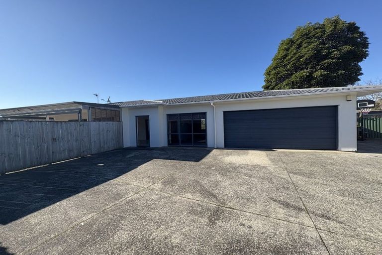 Photo of property in 76 Edgewater Drive, Pakuranga, Auckland, 2010