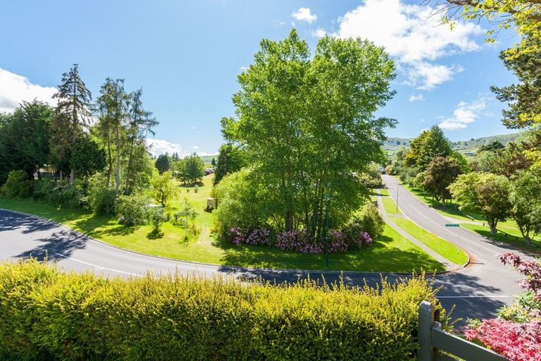 Photo of property in 1 Lakemere Way, Kinloch, Taupo, 3377