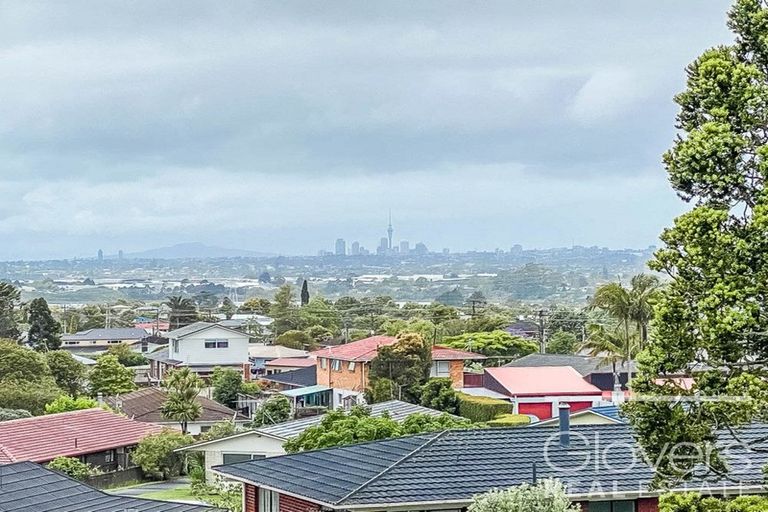 Photo of property in 1/4219 Great North Road, Glendene, Auckland, 0602