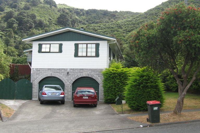 Photo of property in 15 Larchmont Grove, Totara Park, Upper Hutt, 5018
