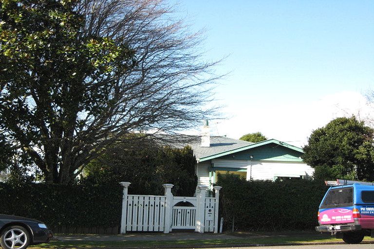 Photo of property in 21 Dartmoor Avenue, Westown, New Plymouth, 4310