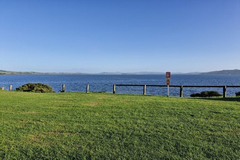 Photo of property in 20 Manaia View Road, One Tree Point, 0118