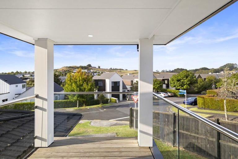 Photo of property in 1 Sai Ridge Close, Pukekohe, 2120