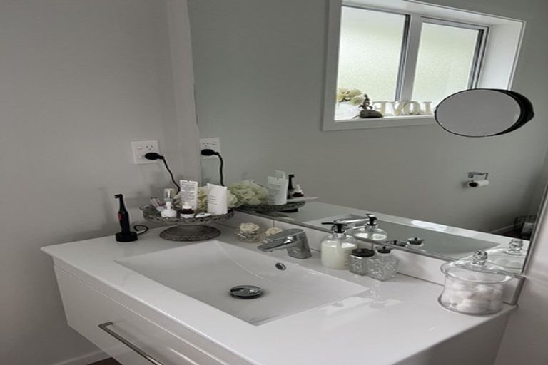 Photo of property in 11 Rongomau Lane, Raumati South, Paraparaumu, 5032