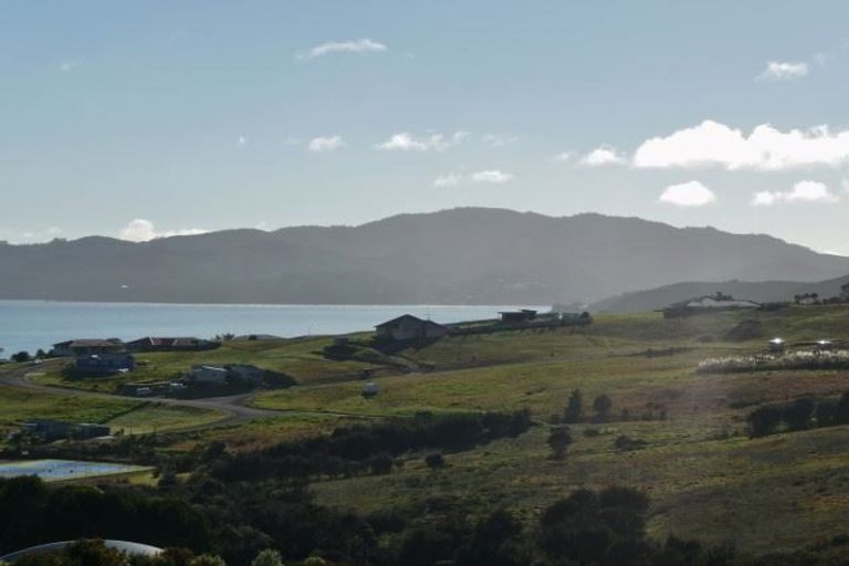 Photo of property in 10 Pekama Drive, Cable Bay, 0420