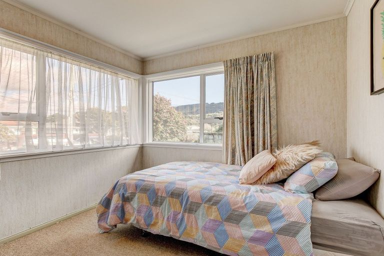 Photo of property in 17 Mclellan Street, Tawa, Wellington, 5028