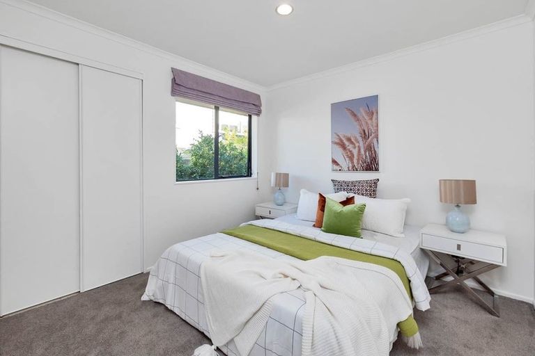 Photo of property in 34 San Valentino Drive, Henderson, Auckland, 0612