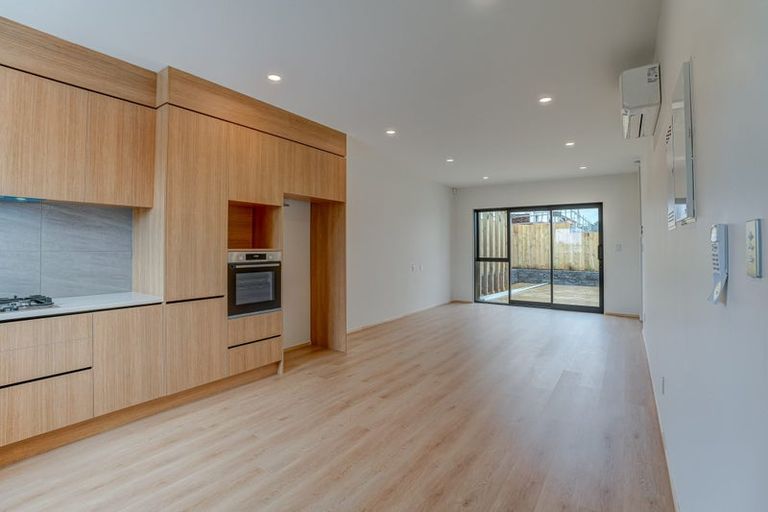 Photo of property in 27 Paretao Street, Massey, Auckland, 0614
