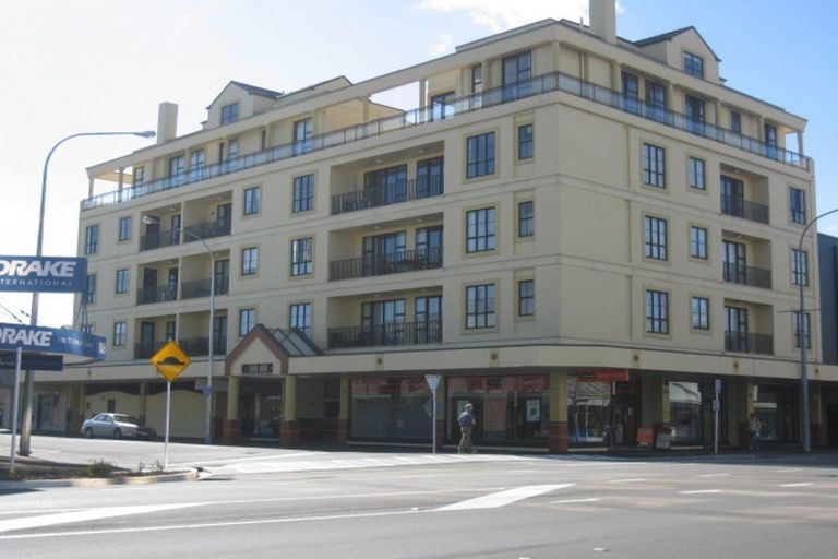Photo of property in Maddison Apartments, 2/6f Queen Street, Palmerston North, 4410