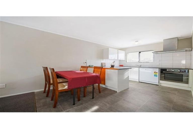 Photo of property in 1/15 Moncrieff Avenue, Clendon Park, Auckland, 2103