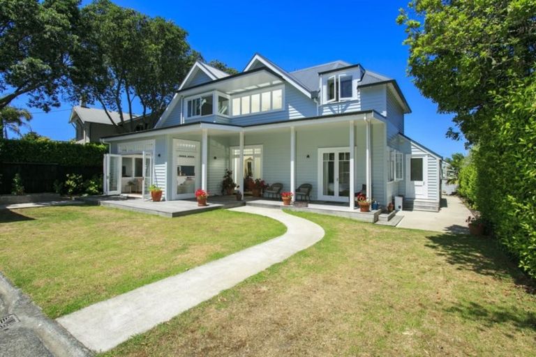 Photo of property in 21 Norwood Road, Bayswater, Auckland, 0622