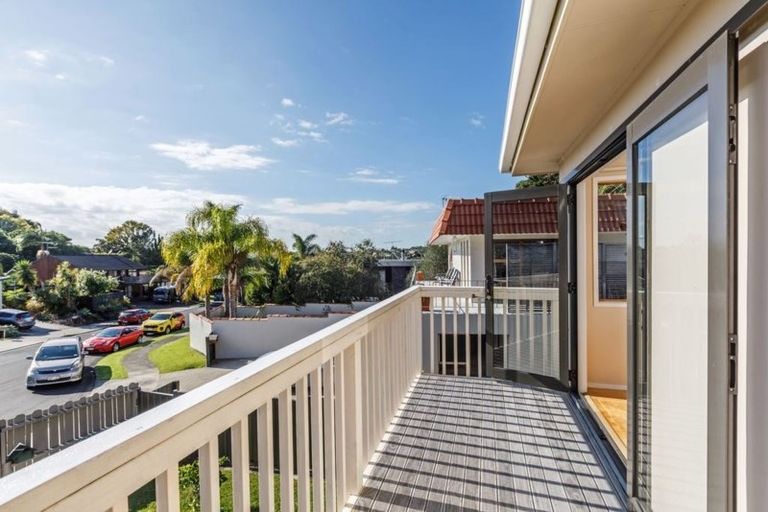 Photo of property in 28 King Richard Place, Browns Bay, Auckland, 0630