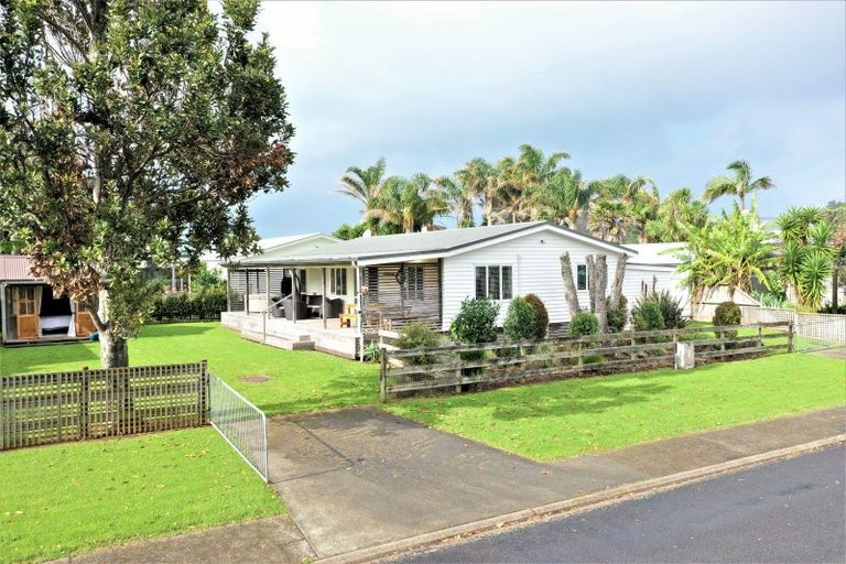 Photo of property in 43 Kon Tiki Road, Whiritoa, Whangamata, 3691