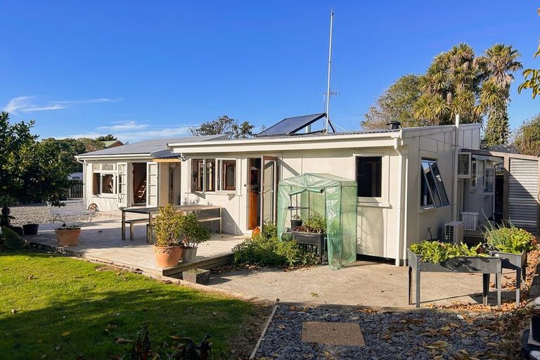 Photo of property in 21 Grove Road, Haumoana, 4102