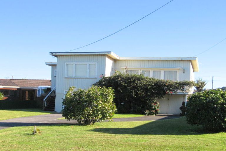 Photo of property in 22 Alice Avenue, Orewa, 0931