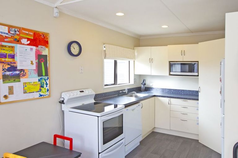 Photo of property in 19 Newton Place, Westbrook, Palmerston North, 4412