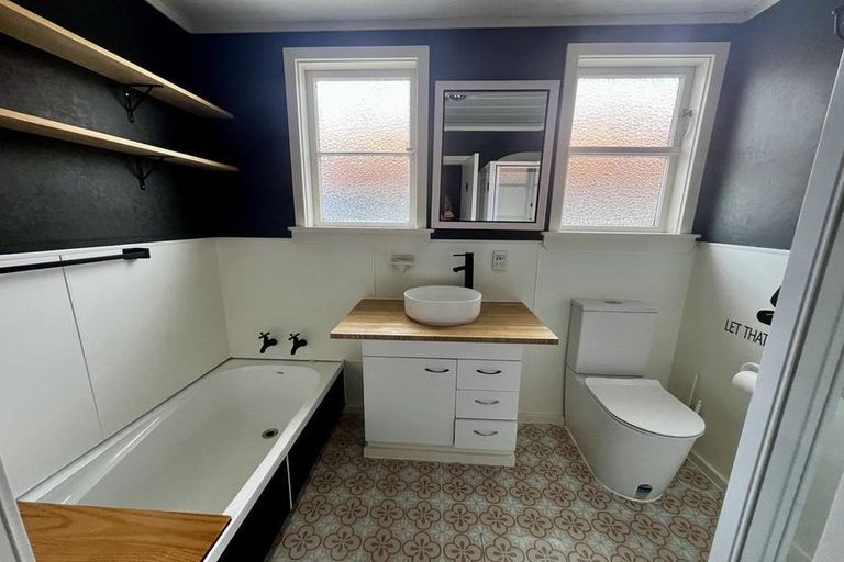 Photo of property in 22 Russell Road, Marewa, Napier, 4110