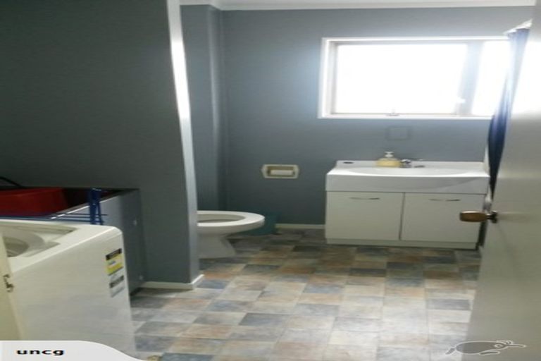 Photo of property in 2/103 Rongotai Road, Kilbirnie, Wellington, 6022