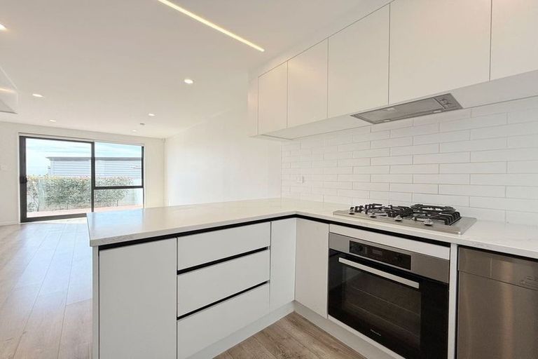 Photo of property in 6/737 East Coast Road, Browns Bay, Auckland, 0630