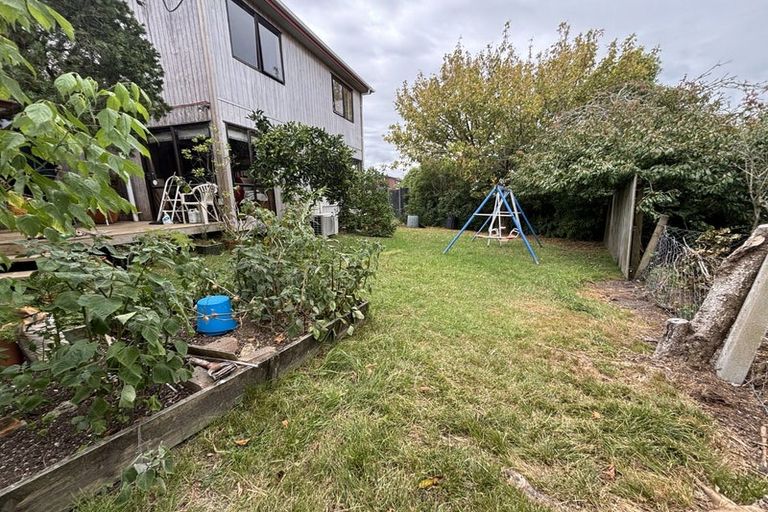 Photo of property in 2/1 Gloria Avenue, Te Atatu Peninsula, Auckland, 0610