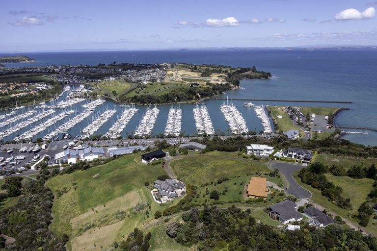 Photo of property in 64 Balboa Drive, Matakatia, Whangaparaoa, 0930