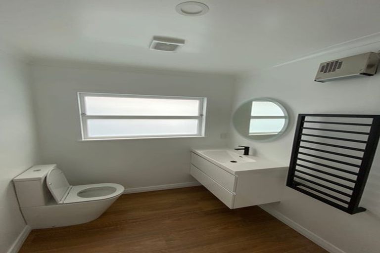 Photo of property in 1/17 The Parade, Island Bay, Wellington, 6023