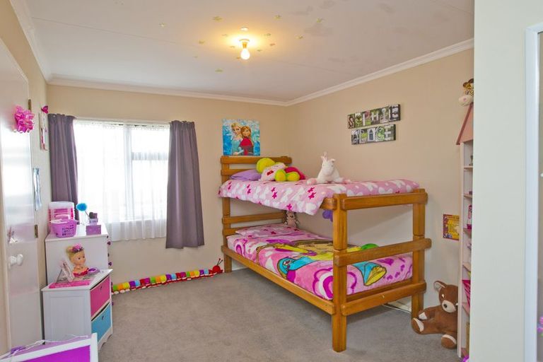 Photo of property in 19 Newton Place, Westbrook, Palmerston North, 4412