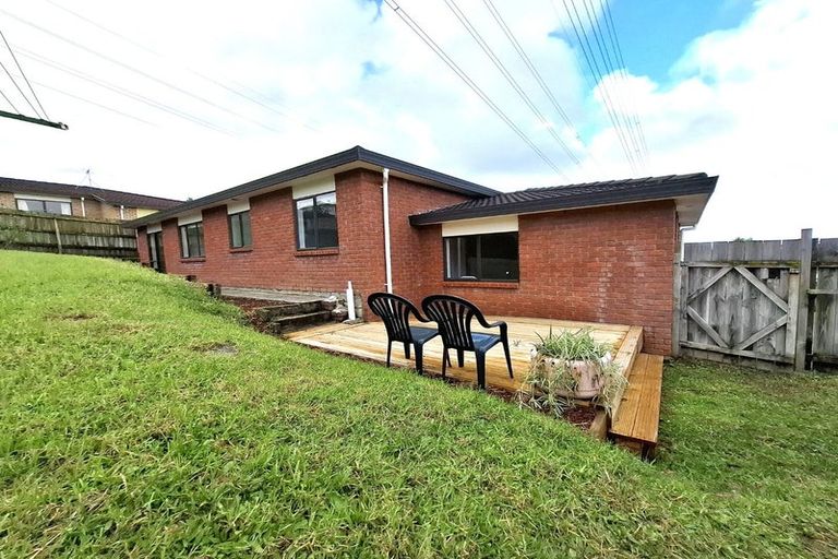 Photo of property in 27 Killygordon Place, Massey, Auckland, 0614