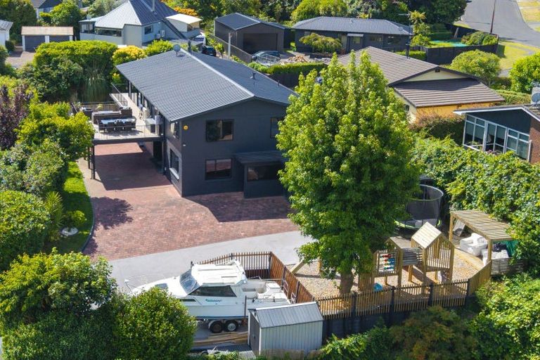 Photo of property in 1 Norfolk Road, Waipahihi, Taupo, 3330