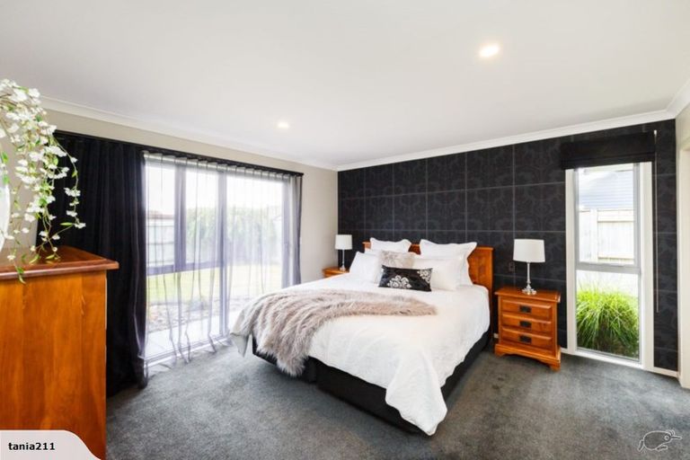 Photo of property in 10 Chestnut Close, Kelvin Grove, Palmerston North, 4414