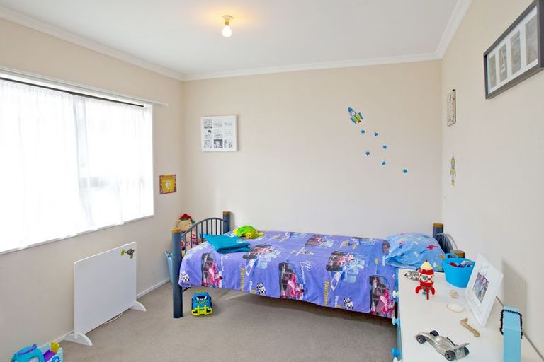 Photo of property in 19 Newton Place, Westbrook, Palmerston North, 4412