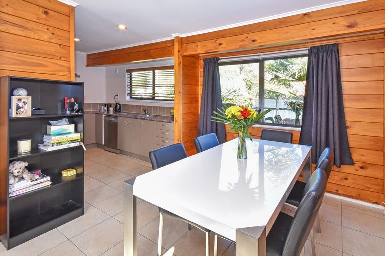 Photo of property in 16 Pinehurst Place, Wattle Downs, Auckland, 2103