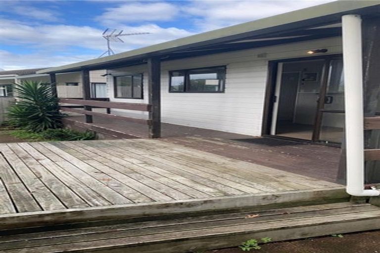 Photo of property in 17 Oakmont Place, Wattle Downs, Auckland, 2103