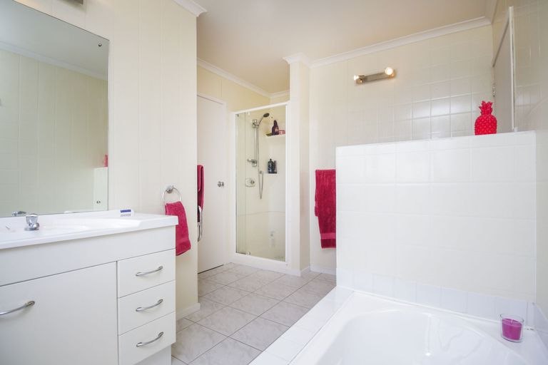 Photo of property in 164 Sturges Road, Henderson, Auckland, 0612