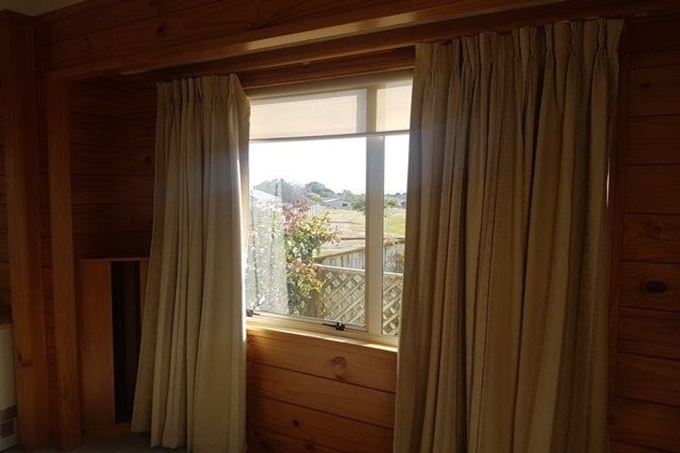 Photo of property in 7 Logan Way, Kelvin Grove, Palmerston North, 4414