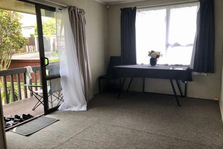 Photo of property in 1/10 Myna Place, Weymouth, Auckland, 2103