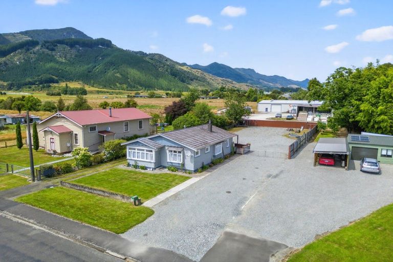 Photo of property in 12 Hampden Street, Murchison, 7007