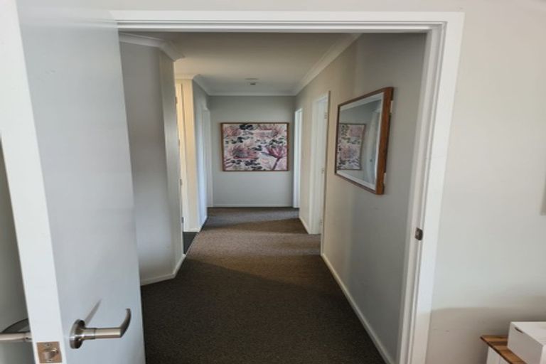 Photo of property in 8a Diosma Place, Botany Downs, Auckland, 2010