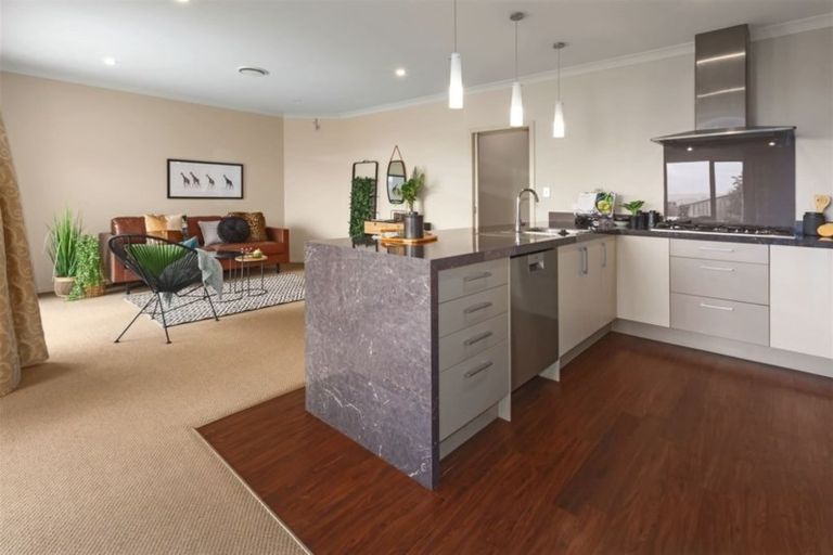 Photo of property in 8 Aoraki Rise, Aotea, Porirua, 5024