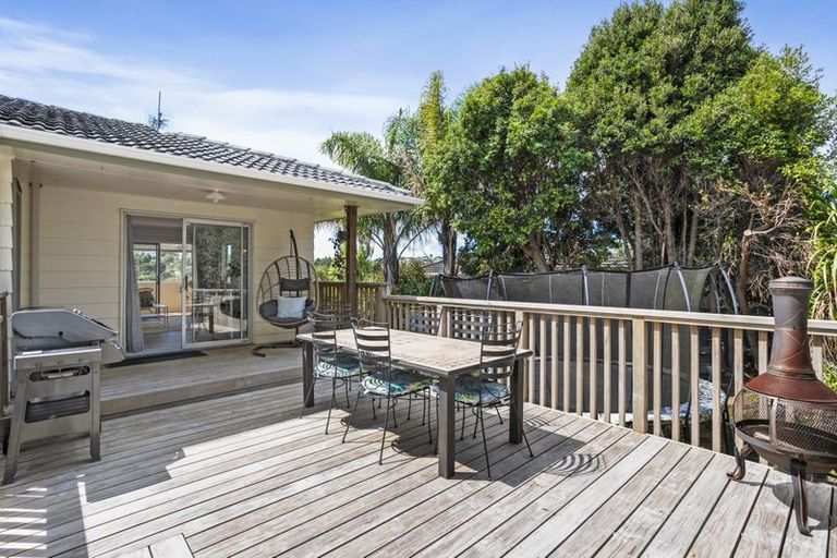 Photo of property in 11 Hague Place, Birkenhead, Auckland, 0626
