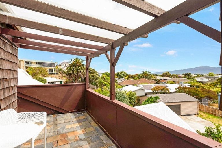 Photo of property in 10 Napier Grove, Waikanae Beach, Waikanae, 5036