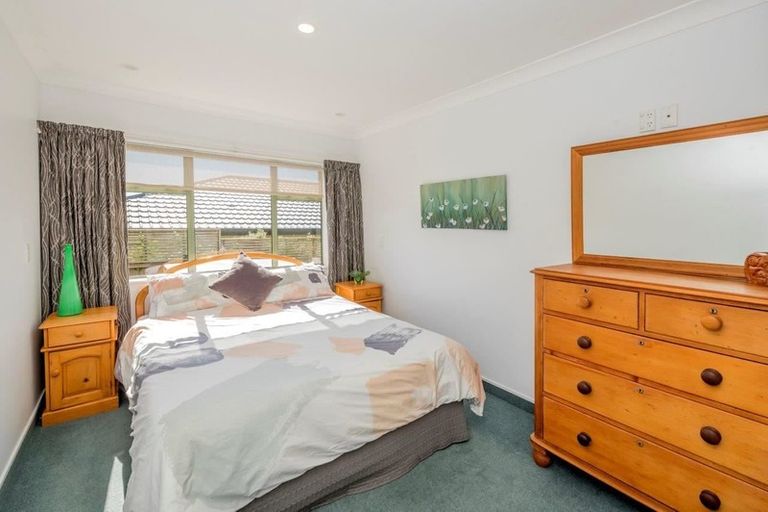 Photo of property in 16 Barrett Drive, Waikanae Beach, Waikanae, 5036