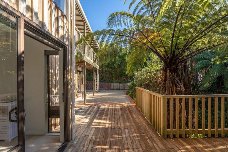 Photo of property in 37 Greyfriars Crescent, Tawa, Wellington, 5028