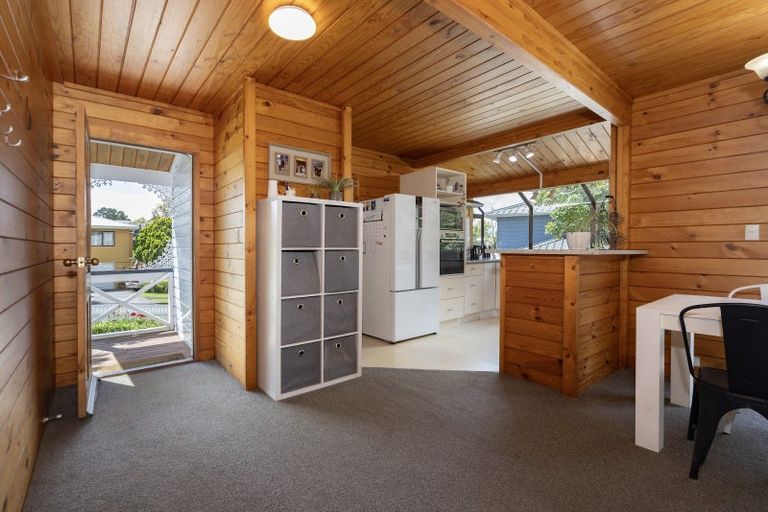 Photo of property in 62 Rhinevale Close, Henderson, Auckland, 0612