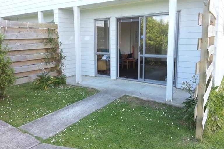Photo of property in 24/3 Hulme Place, Henderson, Auckland, 0612