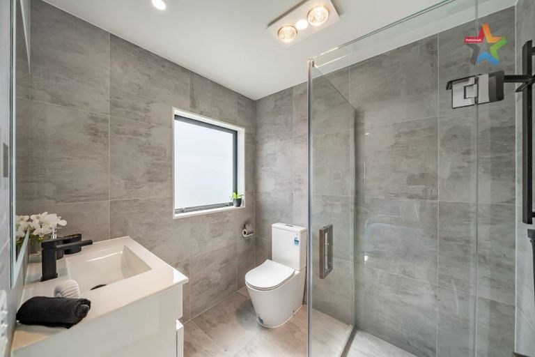 Photo of property in 8 Poto Road, Normandale, Lower Hutt, 5010