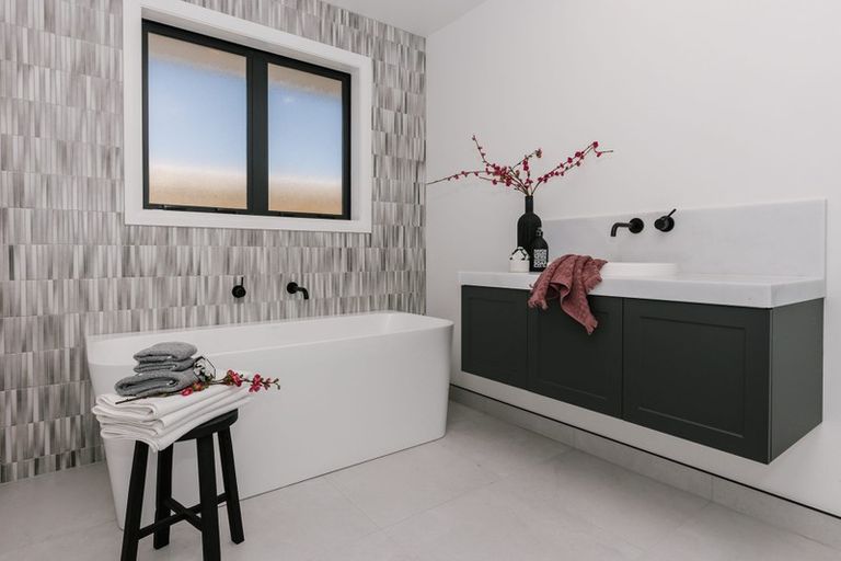 Photo of property in 5 Corsica Court, Fitzherbert, Palmerston North, 4410