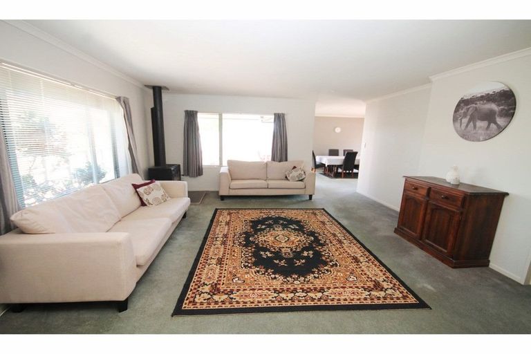 Photo of property in 2 Norm Pellow Drive, Manurewa, Auckland, 2105