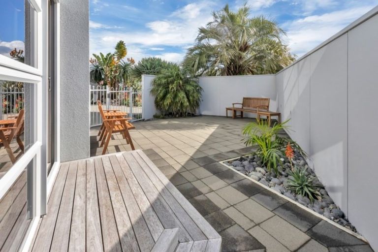 Photo of property in 15 Miami Place, One Tree Point, 0118