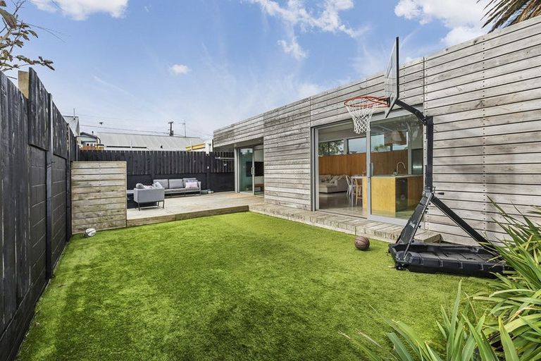 Photo of property in 185 Coutts Street, Rongotai, Wellington, 6022